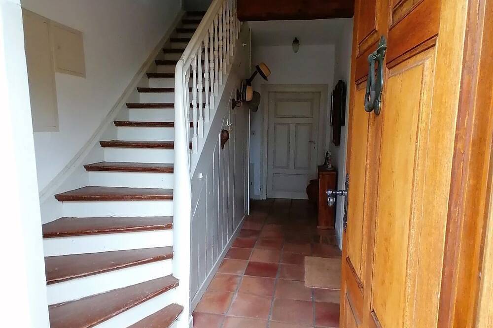 Ganze Wohnung, Großes Ferienhaus für 6 Personen mit Kamin (150qm) in Oberschwarzach, Fränkisches Weinland