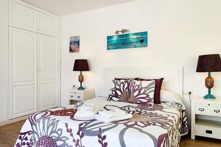 Geräumiges Ferienhaus mit drei Schlafzimmern und Pool in La Caleta, Adeje