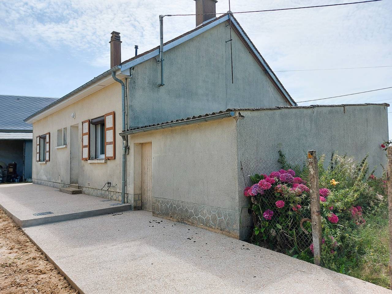 Maison familiale au calme avec jardin et barbecue in Saumeray, Région de Châteaudun
