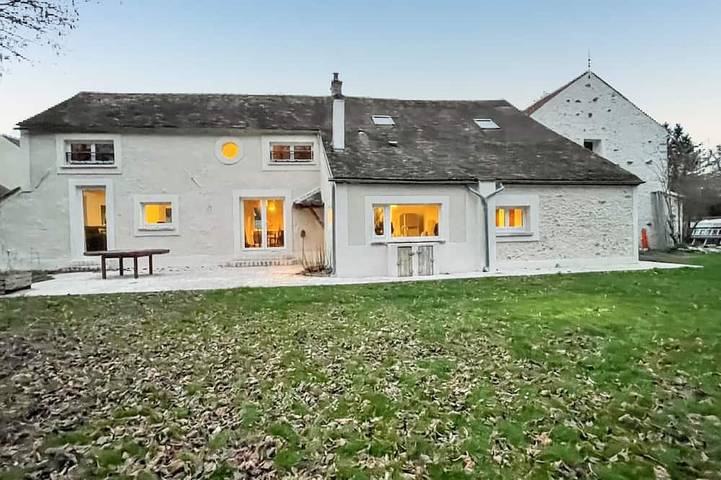 Location de vacances pour 15 personnes, avec jardin à Héricy