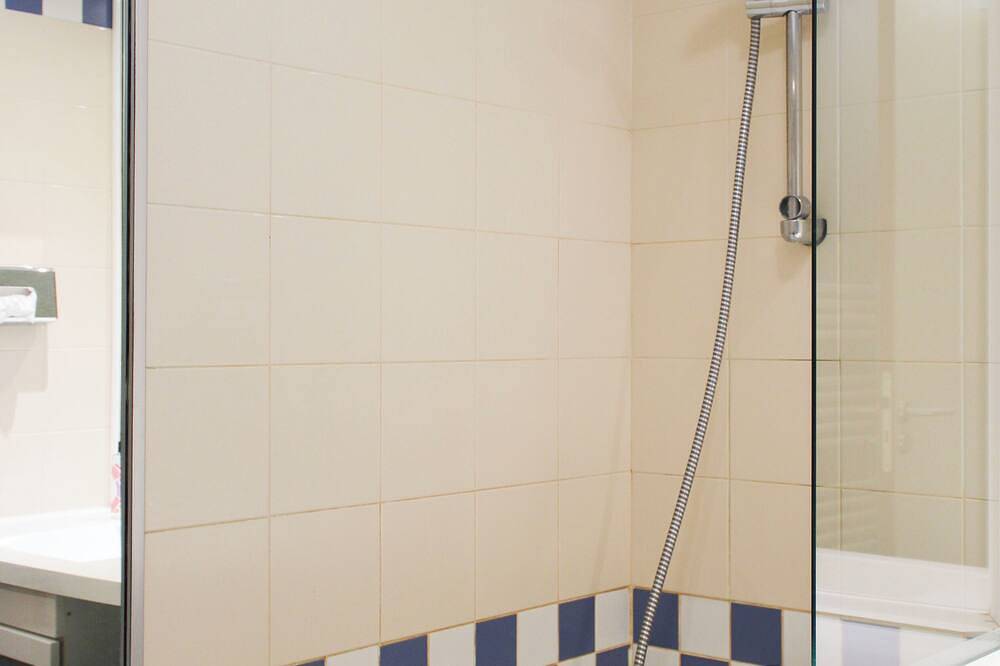 Appartement entier, Studio lumineux avec balcon & parking in Issy-les-Moulineaux, Hauts-de-Seine
