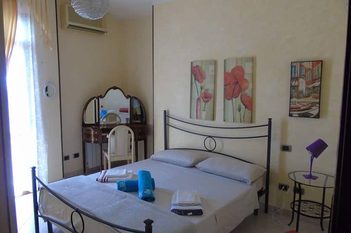 Schöne Villa mit privatem Pool, eine romantische Oase nur wenige Minuten vom Meer entfernt. in Quartu Sant'Elena, Campidano