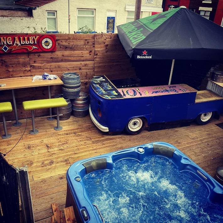 Bed and breakfast for 4 people, with Hot tub and Terrace as well as Garden in Liverpool
