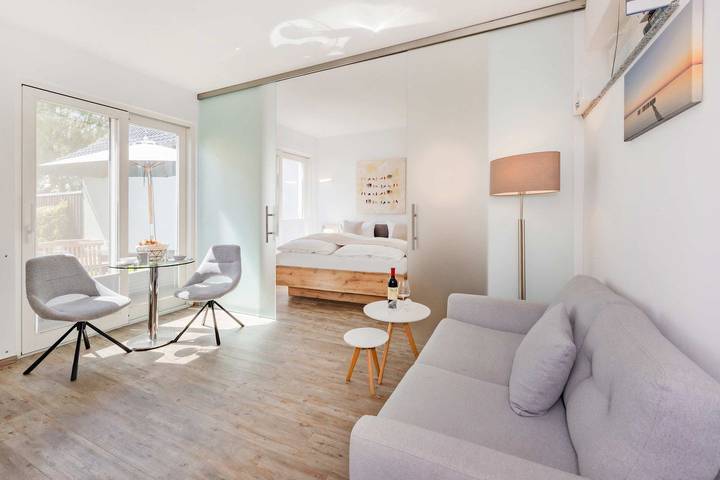 Ferienwohnung für 2 Personen, mit Terrasse und Garten sowie Seeblick in Kamminke