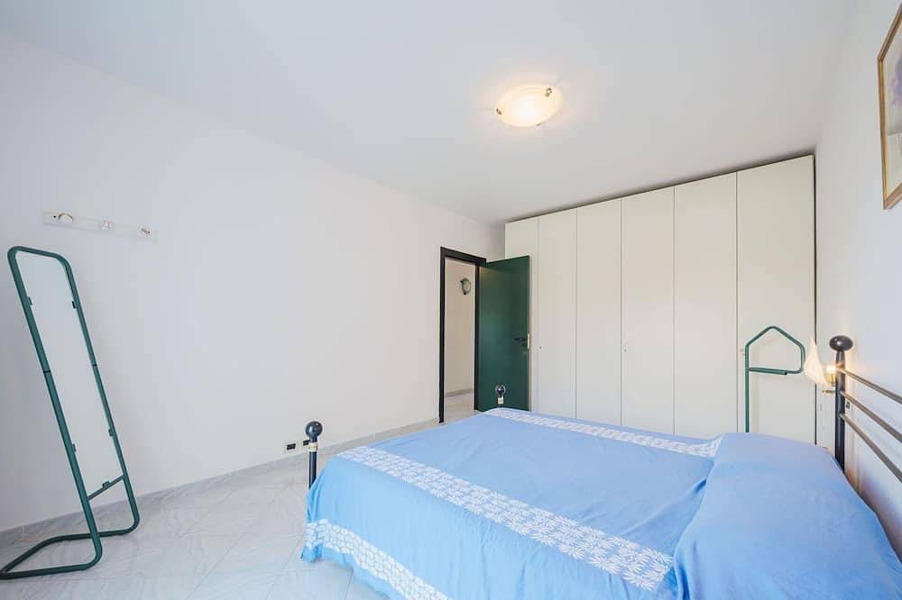 Beautiful apartment in villa with Wifi, Tv, patio, pets allowed and parking, close to La Spezia in Ameglia, Ameglia Municipality