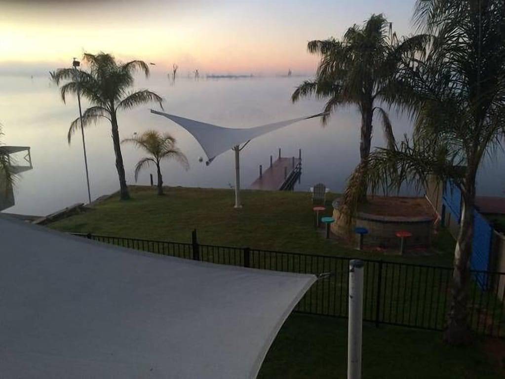 Das Weiße Haus am Lake Mulwala in Mulwala, New South Wales