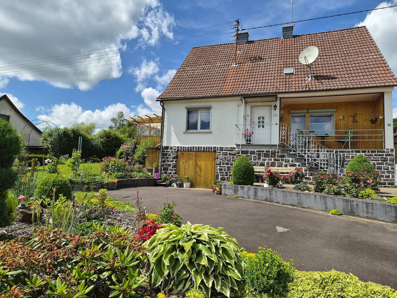 Geheel appartement, Vakantiewoning 'Haus Ute' met privéterras, gemeenschappelijke tuin en wifi in Schotten, Vogelsberg Regio