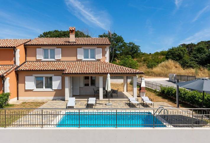 Ferienhaus für 8 Personen, mit Terrasse und Garten sowie Pool in Pula-Medulin