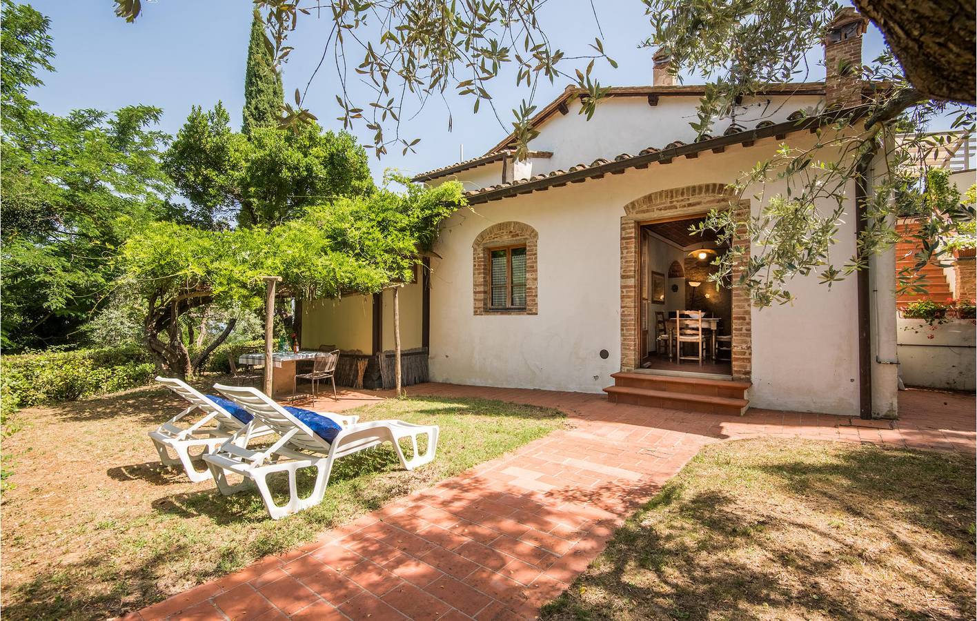 Ganze Ferienwohnung, Poolside Haven mit WiFi und Parkplatz in San Vivaldo, Florenz Provinz