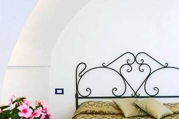 Villa for 10 Guests in Spiaggia Duoglio, Amalfi, Picture 1