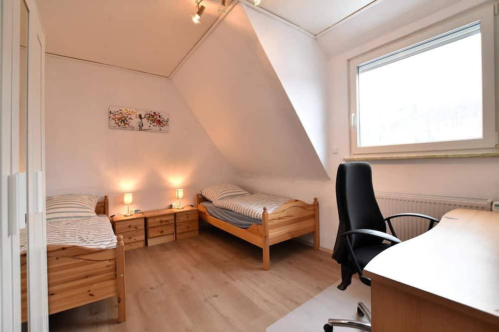 Apartamento inteiro, Holiday apartment with balcony in Weserbergland in Emmerthal, Weser Hills