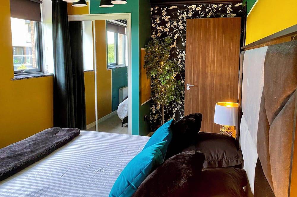 Private Bedroom & Bathroom with Amazing View in Quirky Townhouse in Glasgow, Greater Glasgow and Clyde Valley