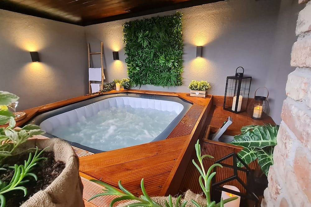 Haus an der Dobra mit Jacuzzi, Panoramaterrasse und Platz zum Treffen. in Karlovac, Karlovac und Umgebung