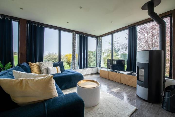 Location de vacances pour 8 personnes, avec jardin ainsi que piscine et terrasse dans Villemer