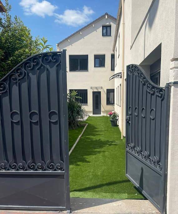 Apartamento de vacaciones para 4 personas, con terraza y jardín - 1