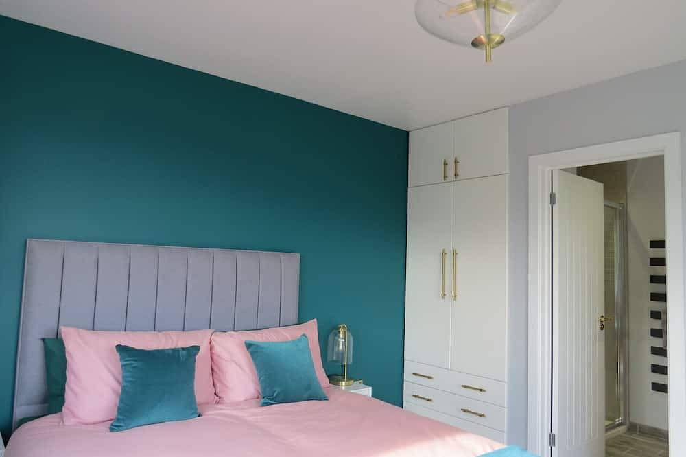 Entire apartment, Luxury Apartment with Private Pool and Hot Tub in Tiverton, Devon