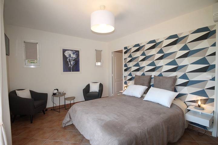 Chambre d’hôte pour 2 personnes, avec piscine et jardin dans les Alpes maritimes - 4