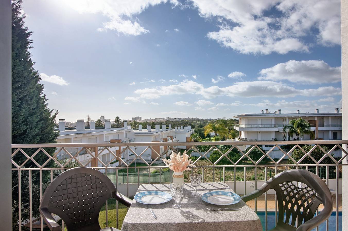 Entire apartment, Apartamento Vista Alegre – Modern Retreat with Shared Pool in Albufeira, Faro District