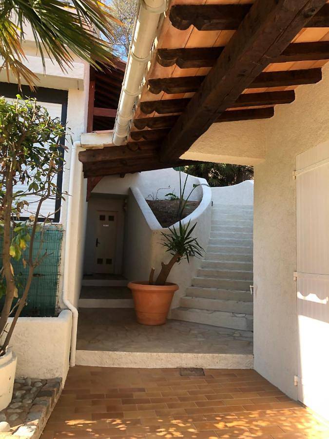Hôtel pour 3 personnes, avec piscine ainsi que terrasse et jardin dans Plage Camp Long - 4