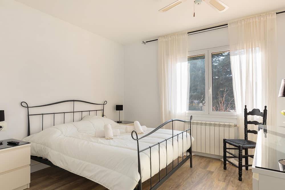 Appartement entier, Appartement avec terrasse 8min pied plage S'Agaró in Platja d'Aro, Costa Brava