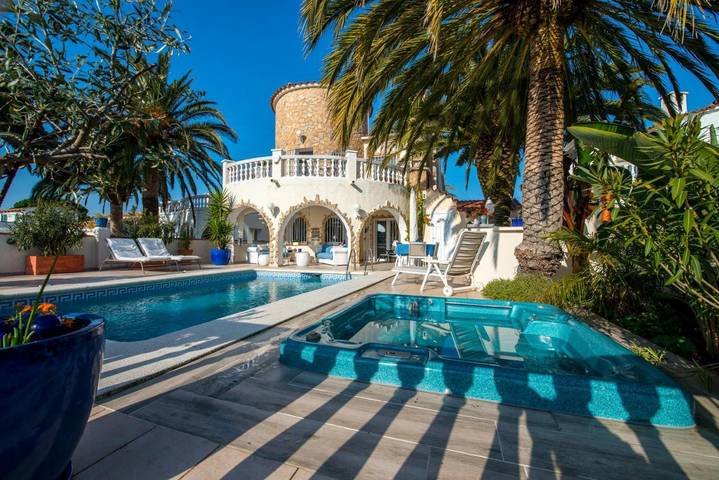 Chalet para 4 personas, con jacuzzi además de piscina y balcón en Alt Empordà - 4