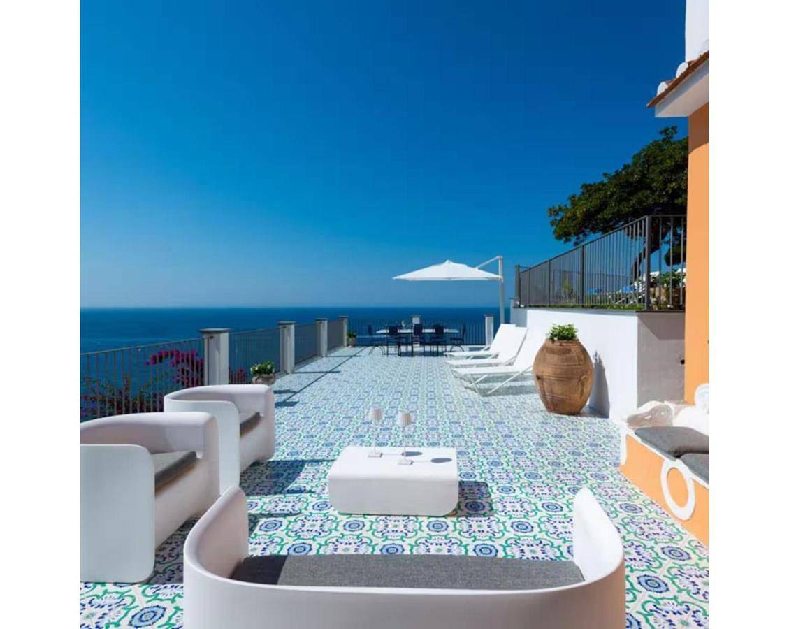 Elegante Villa con Vista Mozzafiato sul Mare di Amalfi in Amalfi, Sorrento Coast