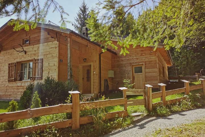 Chalet für 6 Personen, mit Garten und Sauna sowie Whirlpool und Terrasse