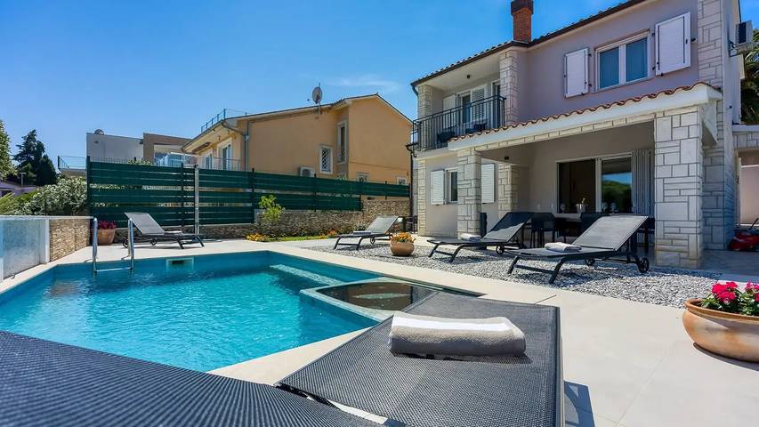 Villa für 8 Personen in Premantura