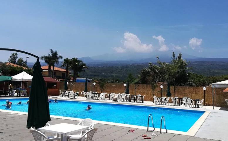 Casa vacanza per 6 persone, con Balcone e Terrazza nonché Piscina e Panorama a Sant'Anna (Catane)