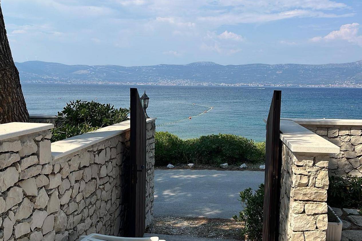 Ganze Wohnung, 1-Zimmer-Ferienwohnung am Strand Slatine, Ciovo A-25031-b in Slatine, Ciovo