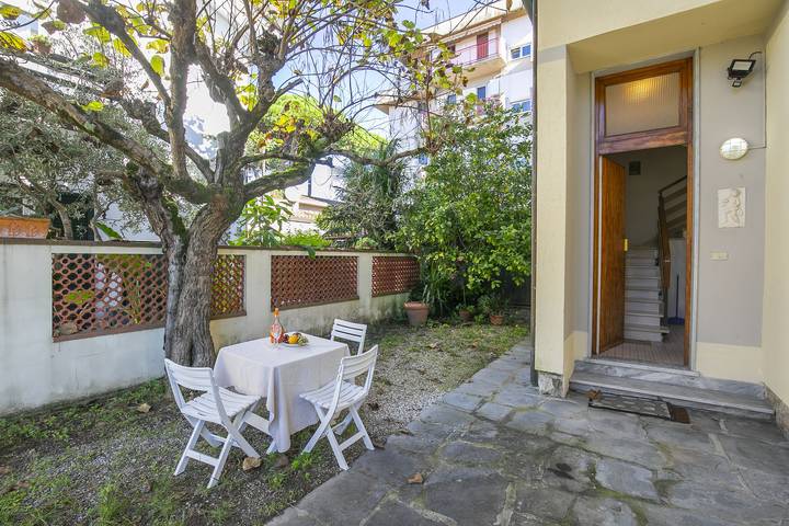 Location de vacances pour 5 personnes, avec balcon et vue sur l’océan, adapté aux familles à Forte dei Marmi - 2