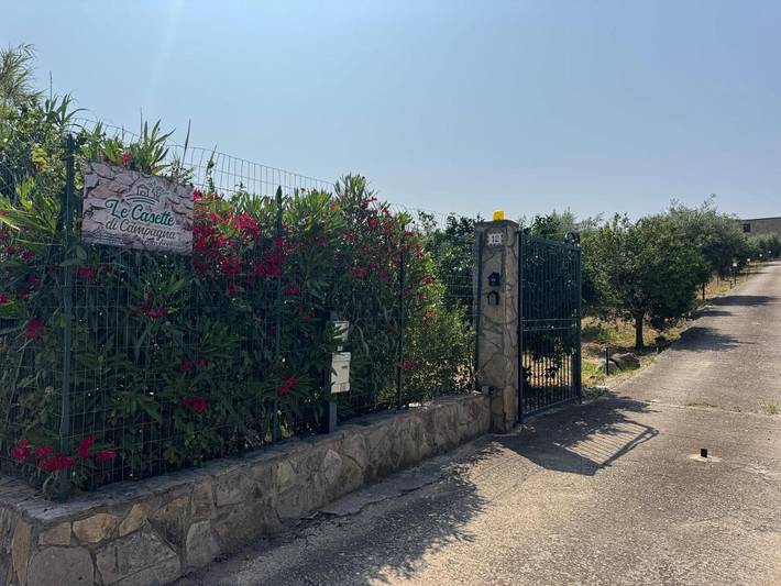 Location de vacances pour 4 personnes, avec jardin et vue à Campofelice di Roccella - 2