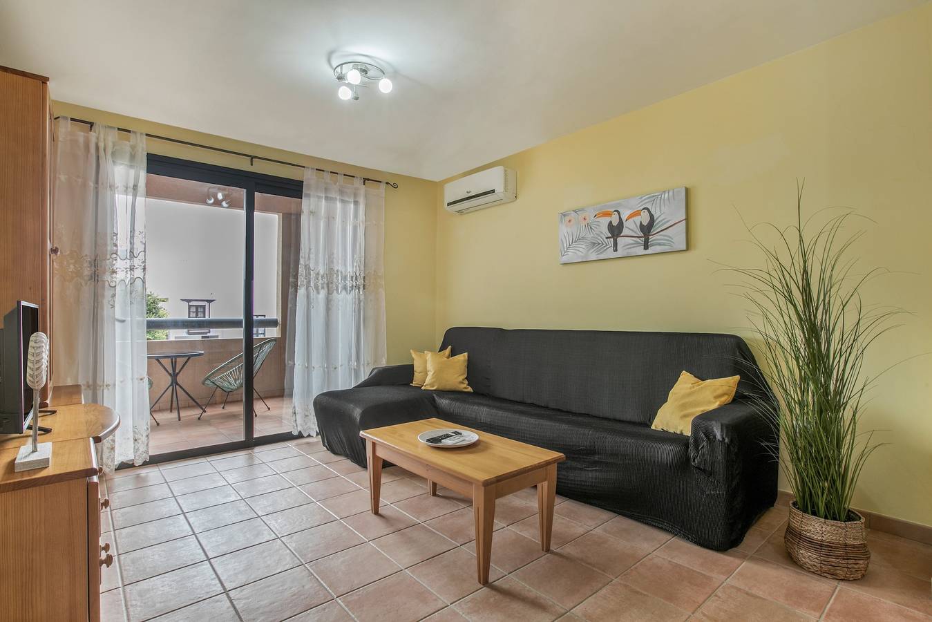 Apartamento entero, Apartamento Vacacional 'Palm Serenity' con Piscina Compartida, Wi-Fi y Aire Acondicionado in Playa Paraíso, Adeje