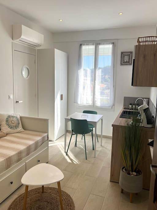 Gîte pour 2 personnes, avec vue dans Plage des Sablettes - 2