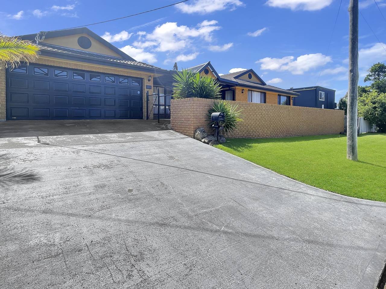 Holiday Rental for 8 People in Batehaven, New South Wales