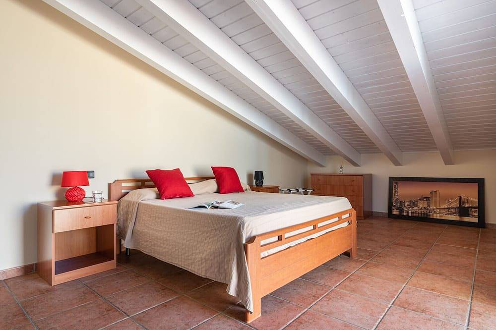 Entire apartment, Cozy 1 bedroom apartment centrally located in Capo d'Orlando, Sicily in Capo d'Orlando, Messina Province
