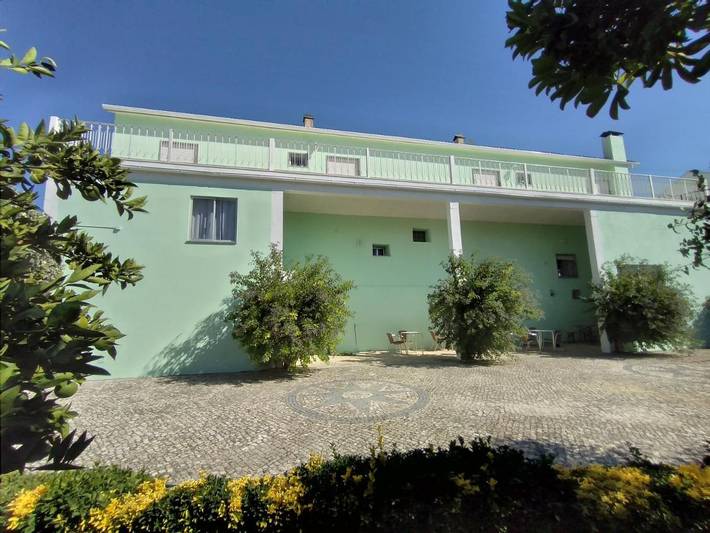 Gîte pour 16 personnes, avec jardin et vue dans Torres Novas