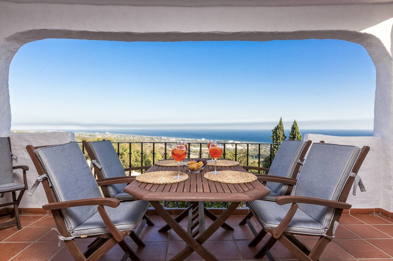 Entire apartment, Apartment '103-Penthouse' with Sea View, Wi-Fi and Air Conditioning in Marbella, Costa del Sol