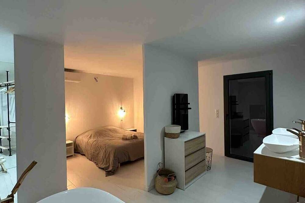 Charming stone house-Tavel in Tavel, Region de Nimes