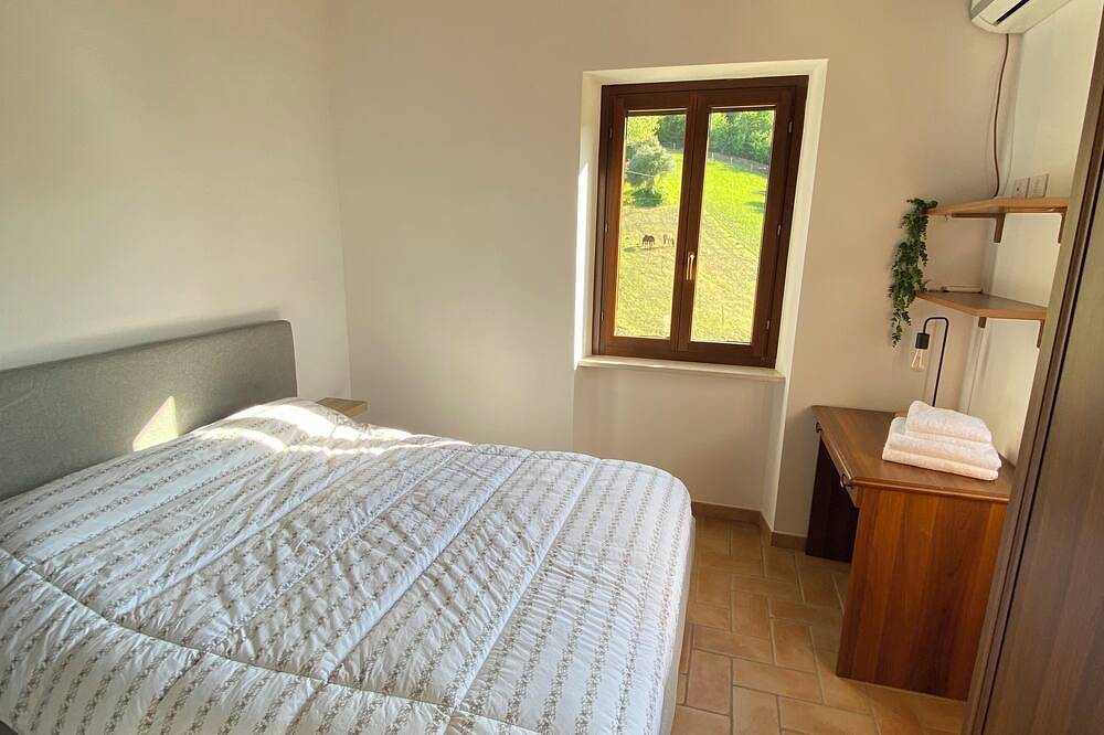 Relax in our Bed & Breakfast between horses and olive trees. in Cingoli, Provincie Macerata