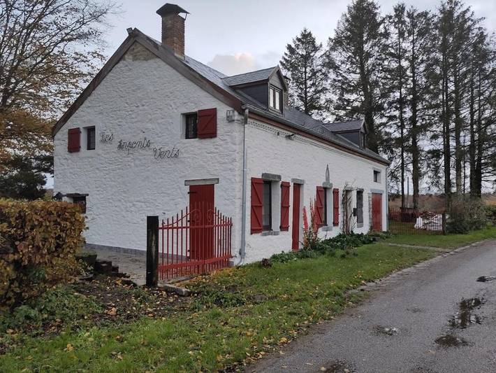 Location de vacances pour 9 personnes, avec jardin et vue, animaux acceptés à Momignies