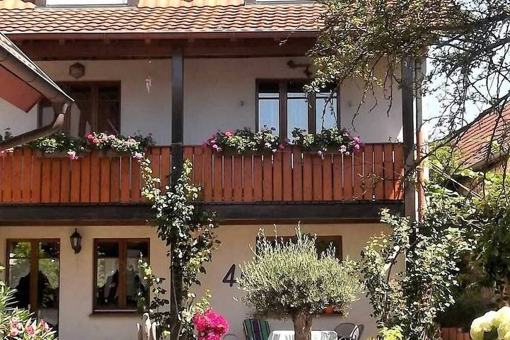 Ganze Wohnung, Galerie Über den Gärten - Ferienwohnung Galerie Über den Gärten in Herbolzheim, Südschwarzwald