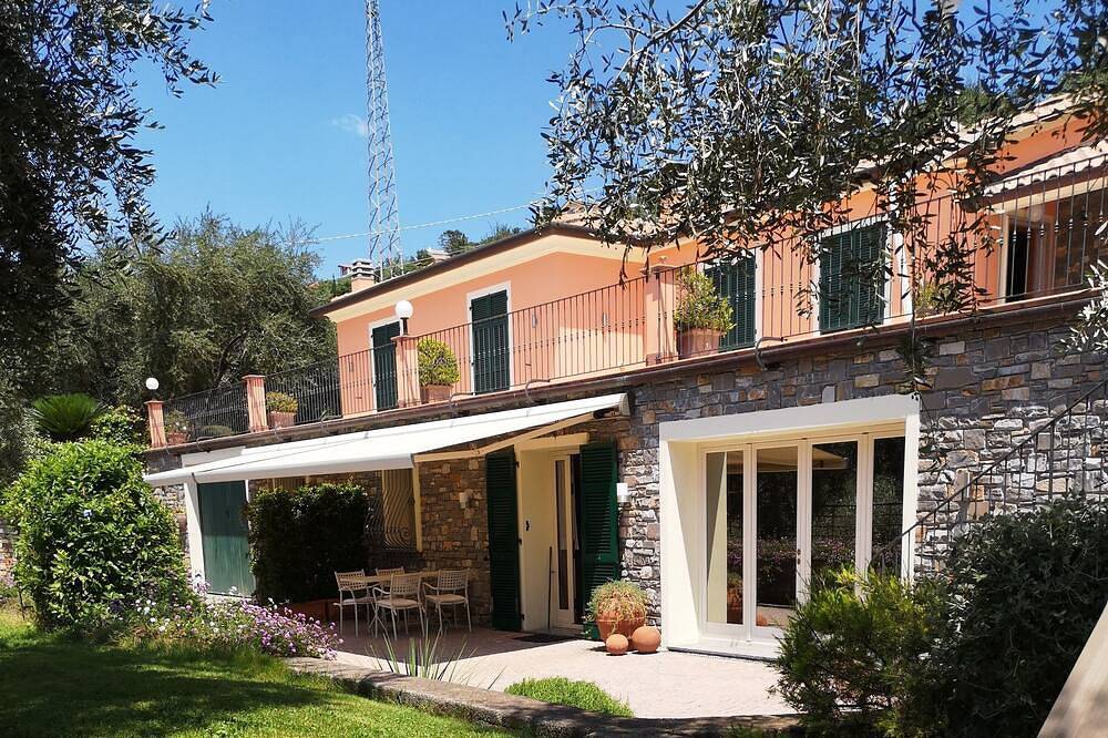 Ganze Wohnung, Charmante wohnung in villa 1,5 km vom meer entfernt mit parkplatz im dorf. in Diano Castello, Riviera di Ponente
