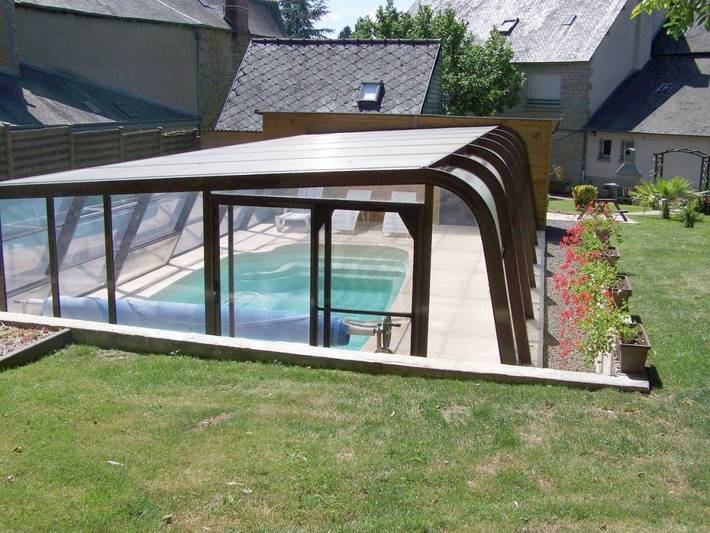 Location de vacances pour 2 personnes, avec Terrasse ainsi que Jardin et Piscine à Antrain