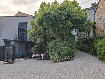 Gîte pour 6 personnes, avec piscine ainsi que terrasse et jardin à Rasteau