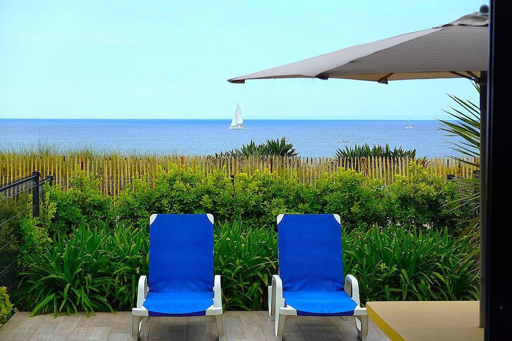 Front de Mer Vue Somptueuse sur la Mer à 180° Haut Standing Jardin Parking Privé in Barneville-Carteret, Côte de la Déroute