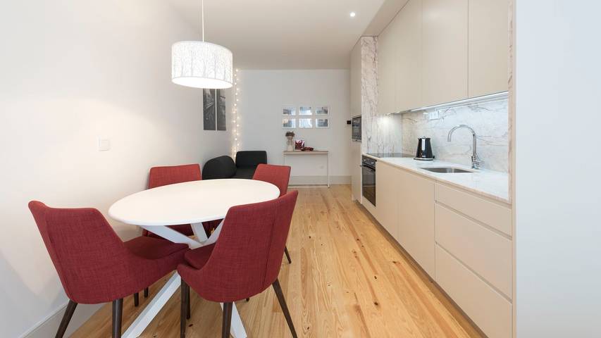 Apartamento entero, Heart of D. Pedro: Red - by LovelyStay in Cedofeita, Cedofeita, Santo Ildefonso, Sé, Miragaia, São Nicolau e Vitória