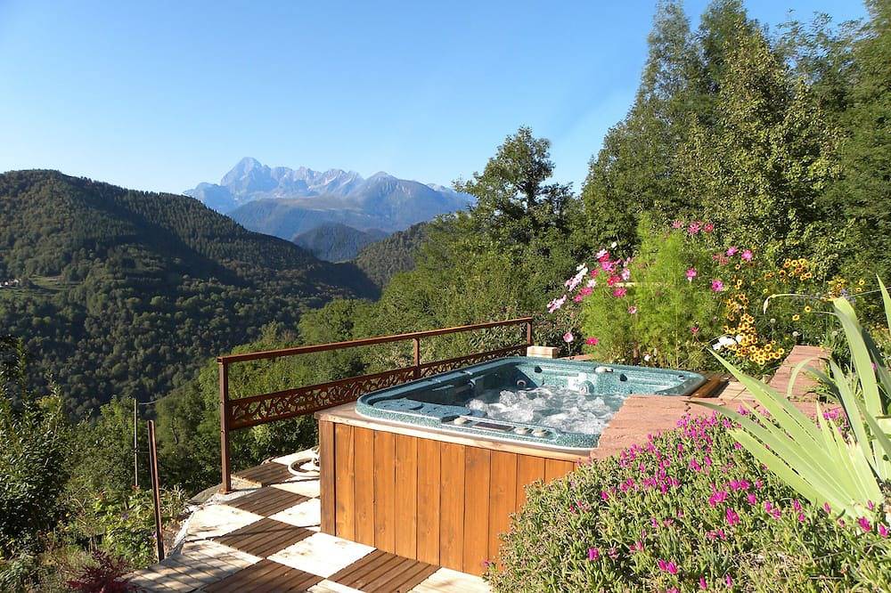 Riverenert: gîte moyenne montagne plein sud in Rivèrenert, Parc naturel régional des Pyrénées ariégeoises