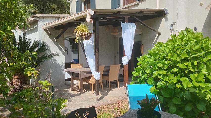 Gîte pour 4 personnes, avec terrasse et jardin