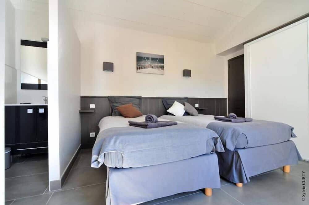 5min walk from the north beach, modern villa with private heated pool in Rivedoux-Plage, Ile de Re